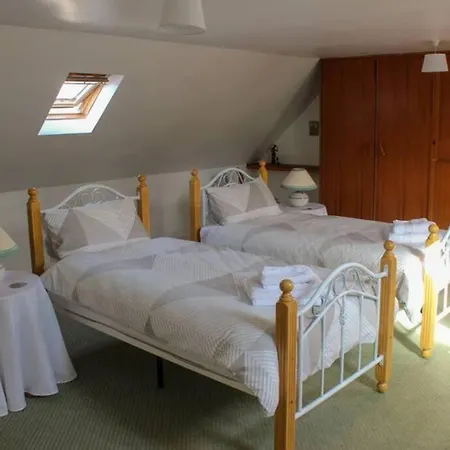 Katie's Town House Дом отдыха Кэрсивин