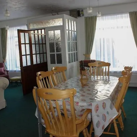 Дом отдыха Katie's Town House Кэрсивин